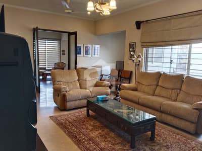 FULLY FURNISHED 01 KANAL UPPER PORTION AVAILABLE FOR RENT