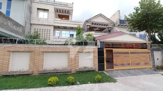 بنی گالہ اسلام آباد میں 5 کمروں کا 15 مرلہ مکان 5.5 کروڑ میں برائے فروخت۔