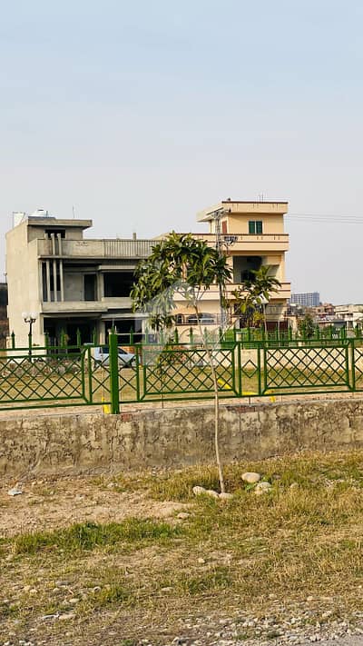 DEVELOP LEVEL PLOT WITH 2 STREET FOR SALE ON BEST PRICE
