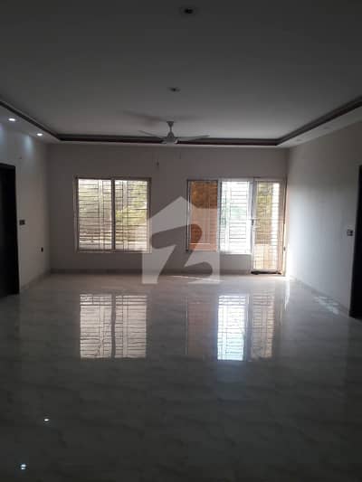 HOUSE AVAILABLE FOR SALE