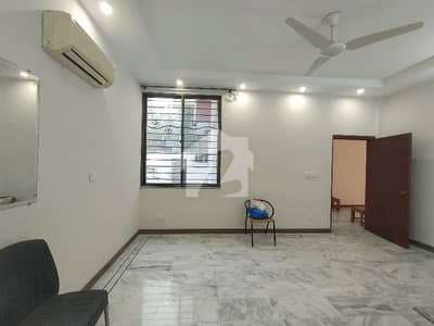 24-Marla 5-Bedrooms Good Condition House Available For Rent