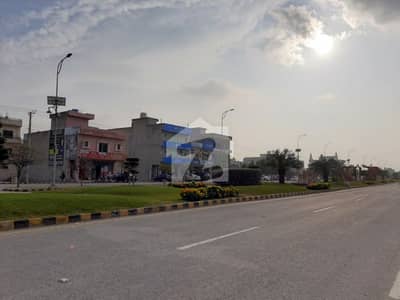 سینٹرل پارک ہاؤسنگ سکیم لاہور میں 5 مرلہ کمرشل پلاٹ 2.5 کروڑ میں برائے فروخت۔