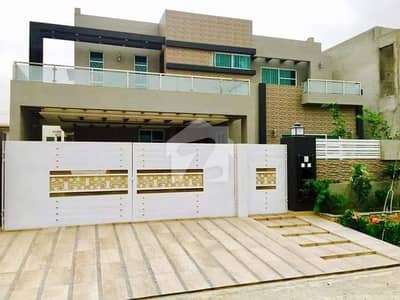 24 Marla Owner Built House for Sale in Valencia Town, Lahore (Main 60 ft Road)