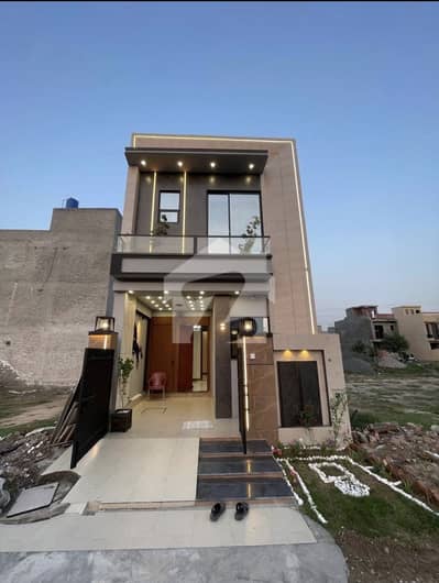 نیو لاهور سٹی لاہور میں 3 کمروں کا 3 مرلہ مکان 1.0 کروڑ میں برائے فروخت۔