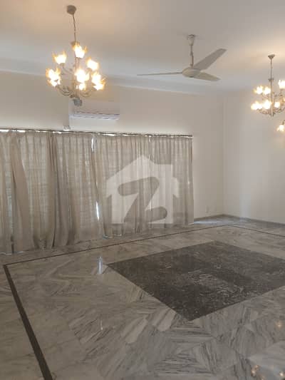 GROUND PORTION FOR RENT IN G-6/4 ONLY FOR CHINESE COUPLE OR 2/3 PERSON