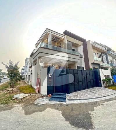 Modern, North Facing, Main Boulevard, Brand New 11.5 Marla House for Sale Modern, North Facing, Main Boulevard, Brand New 11.5 Marla House for Sale
