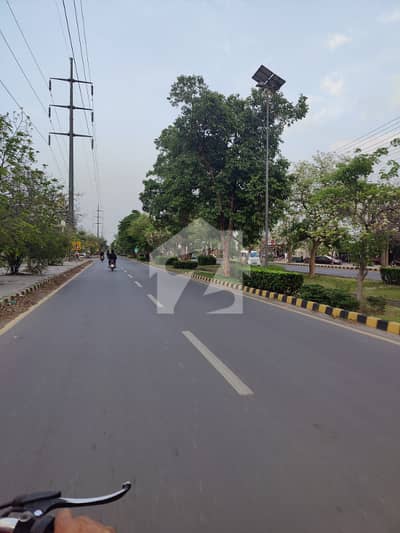Hot Location 1 Kanal Semi Commercial On 150 Feet Main Boulevard