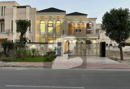 بحریہ ٹاؤن سیکٹر سی بحریہ ٹاؤن,لاہور میں 5 کمروں کا 10 مرلہ مکان 3.45 کروڑ میں برائے فروخت۔