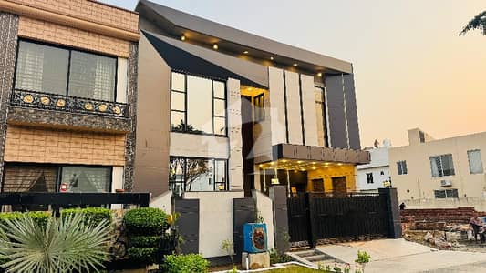 BANKERS AVENUE COOPERATIVE HOUSING SOCIETY 10 MARLA BRAND NEW HOUSE FOR SALE NEAREST DHA PHASE 6 & 7