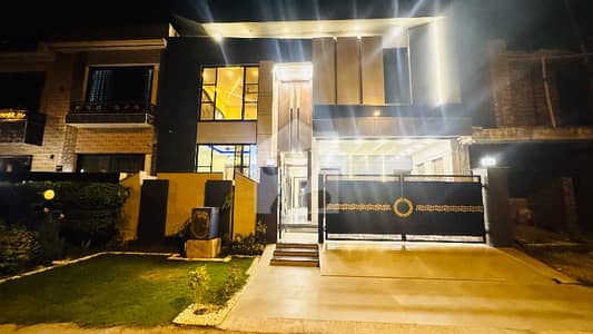 بینکرس ایوینیو کوآپریٹو ہاؤسنگ سوسائٹی لاہور میں 5 کمروں کا 10 مرلہ مکان 3.35 کروڑ میں برائے فروخت۔