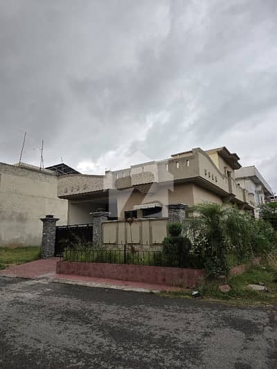 Beautiful Single Storey Corner House Available For Sale