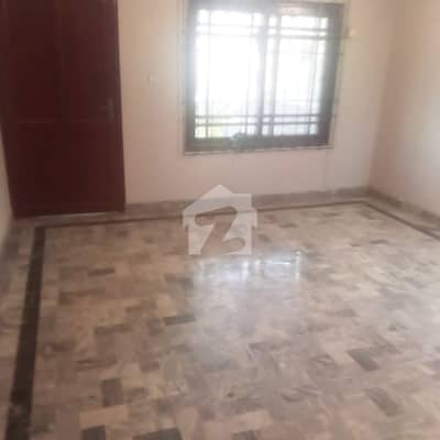 400 Square Yards Upper Portion Situated In Gulshan-e-Iqbal - Block 13-D2 For rent