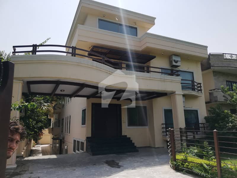 HOUSE FOR RENT IN F-6 HOUSE FOR RENT IN F-6