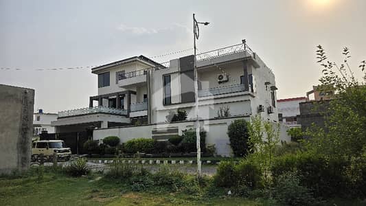 20 Marla Solar-Equipped & Furnished House Park & Masjid Facing | Direct owner