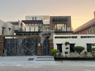 666 Square Yard Bungalow For Sale In DHA Phase 8 666 Square Yard Bungalow For Sale In DHA Phase 8