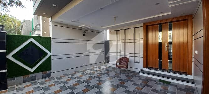 Luxurious 8 Marla House For Sale On Boulevard Luxurious 8 Marla House For Sale On Boulevard