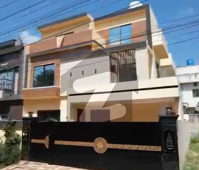 A Block Very Attractive Location 10 Marla House