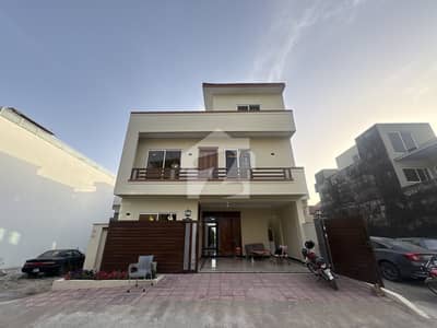 ڈی ۔ 12 اسلام آباد میں 7 کمروں کا 8 مرلہ مکان 9.0 کروڑ میں برائے فروخت۔