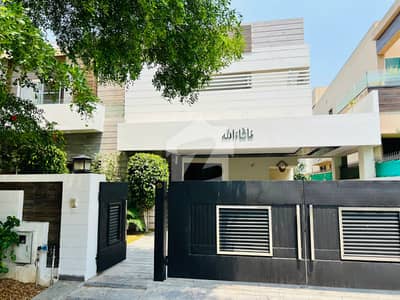 ڈی ایچ اے فیز 6 ڈیفنس (ڈی ایچ اے),لاہور میں 5 کمروں کا 1 کنال مکان 3.5 لاکھ میں کرایہ پر دستیاب ہے۔ ڈی ایچ اے فیز 6 ڈیفنس (ڈی ایچ اے),لاہور میں 5 کمروں کا 1 کنال مکان 3.5 لاکھ میں کرایہ پر دستیاب ہے۔