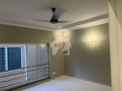 Super Luxurious Villa For Sale. Top Location Dem 13 50 Crore