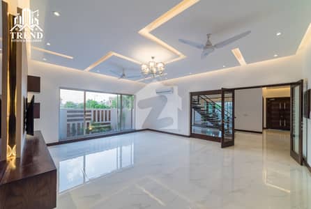 1 KANAL DESIGN BUNGALOW FOR SALE HOT LOCATION IN PHASE 7