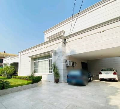 Sarfaraz Rafiqui Road House For sale Sized 33 Marla