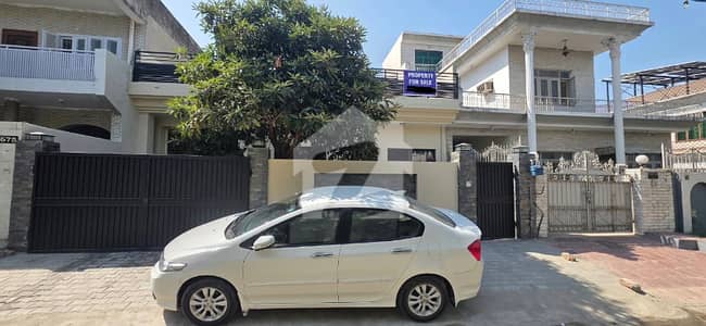 TASK EST OFFER : 10 Marla Fully Renovated House Good Location IN G 10/1 Islamabad