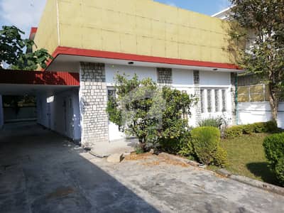 ایف ۔ 6 اسلام آباد میں 4 کمروں کا 1 کنال مکان 4.5 لاکھ میں کرایہ پر دستیاب ہے۔
