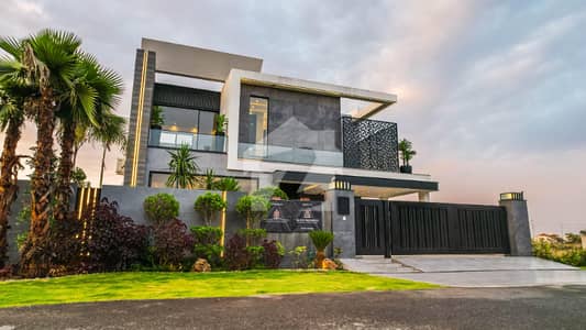 Near Mcdonald's 1 Kanal Most Beautiful Luxury Bungalow for Sale
