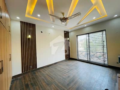 12 Marla Corner House For Rent
