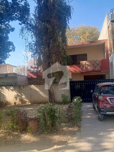 House For Sale In G8/2 NearlyMarkaz