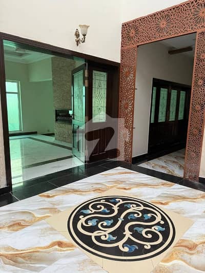 بحریہ ٹاؤن فیز 8 بحریہ ٹاؤن راولپنڈی,راولپنڈی میں 6 کمروں کا 1 کنال مکان 2.0 لاکھ میں کرایہ پر دستیاب ہے۔