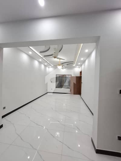 جناح گارڈنز فیز 1 جناح گارڈنز,ایف ای سی ایچ ایس,اسلام آباد میں 4 کمروں کا 7 مرلہ مکان 2.95 کروڑ میں برائے فروخت۔