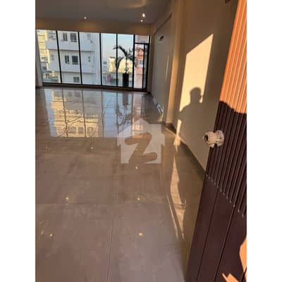 ڈی ایچ اے فیز 8 ڈی ایچ اے ڈیفینس,کراچی میں 5 مرلہ دفتر 3.5 کروڑ میں برائے فروخت۔