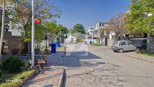 10 Marla Solid Land Plot Available For Sale In Prime Location Of Phase 3