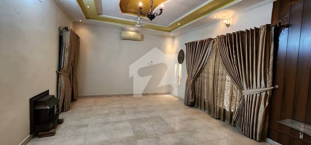 واپڈا ٹاؤن لاہور میں 1 کنال عمارت 6.5 لاکھ میں کرایہ پر دستیاب ہے۔