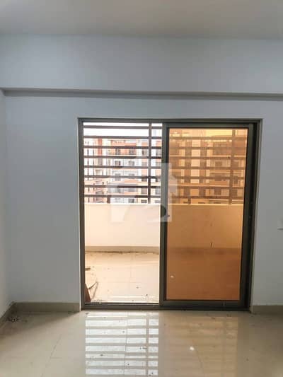 4 BED DD Apartment Available For Rent