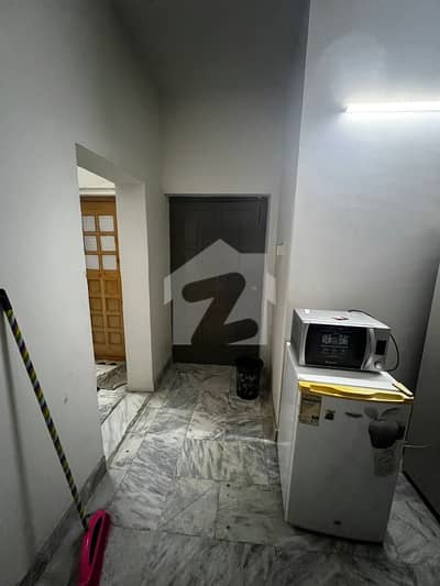 آئی ۔ 8/3 آئی ۔ 8,اسلام آباد میں 2 کمروں کا 7 مرلہ بالائی پورشن 1.0 لاکھ میں کرایہ پر دستیاب ہے۔
