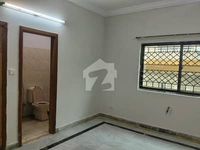 آئی ۔ 8/2 آئی ۔ 8,اسلام آباد میں 3 کمروں کا 14 مرلہ زیریں پورشن 1.45 لاکھ میں کرایہ پر دستیاب ہے۔