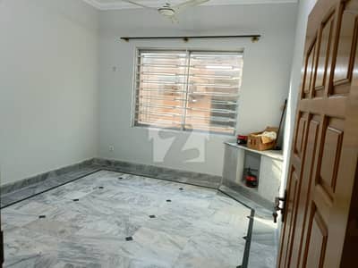 VIP UPPER PORTION 2 Master Bedroom Gas Available This House ( ideal location This House)