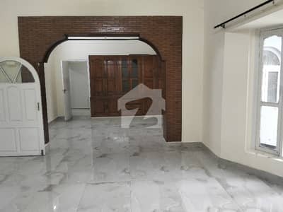 آئی ۔ 8/3 آئی ۔ 8,اسلام آباد میں 3 کمروں کا 14 مرلہ بالائی پورشن 1.5 لاکھ میں کرایہ پر دستیاب ہے۔