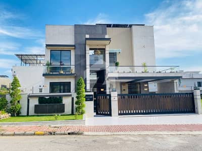 بحریہ ٹاؤن فیز 8 بحریہ ٹاؤن راولپنڈی,راولپنڈی میں 6 کمروں کا 1 کنال مکان 10.9 کروڑ میں برائے فروخت۔
