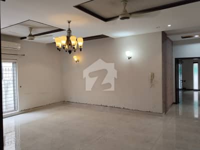 ڈی ایچ اے فیز 4 - بلاک ایفایف فیز 4,ڈیفنس (ڈی ایچ اے),لاہور میں 5 کمروں کا 1 کنال مکان 3.75 لاکھ میں کرایہ پر دستیاب ہے۔ ڈی ایچ اے فیز 4 - بلاک ایفایف فیز 4,ڈیفنس (ڈی ایچ اے),لاہور میں 5 کمروں کا 1 کنال مکان 3.75 لاکھ میں کرایہ پر دستیاب ہے۔