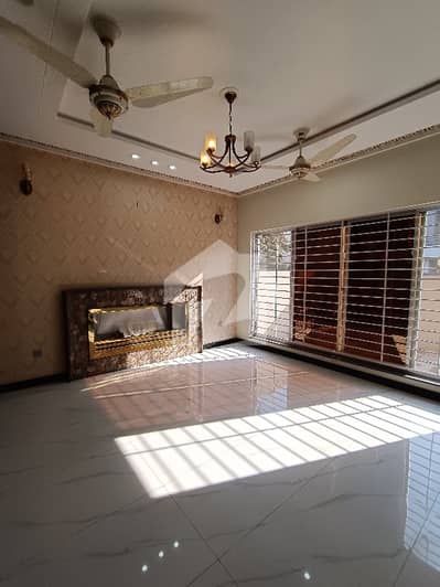 10 Marla Beautiful House Available For Rent Near All Facilities