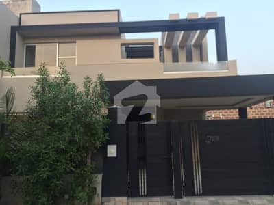 ڈی ایچ اے فیز 6 ڈیفنس (ڈی ایچ اے),لاہور میں 4 کمروں کا 10 مرلہ مکان 2.4 لاکھ میں کرایہ پر دستیاب ہے۔ ڈی ایچ اے فیز 6 ڈیفنس (ڈی ایچ اے),لاہور میں 4 کمروں کا 10 مرلہ مکان 2.4 لاکھ میں کرایہ پر دستیاب ہے۔