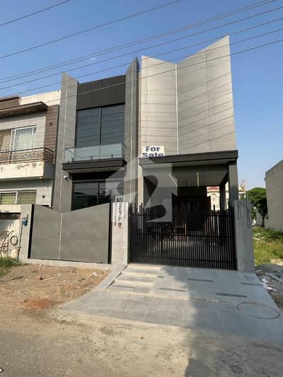 5 MARLA ULTRA MODERN HOUSE FOR SALE | NEAR TO PARK & APPROACH FROM MAIN ROAD