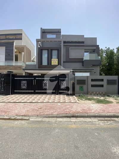 بحریہ ٹاؤن ۔ سیکٹر ایف بحریہ ٹاؤن,لاہور میں 5 کمروں کا 10 مرلہ مکان 3.8 کروڑ میں برائے فروخت۔