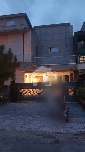 Investors Should rent This Corner Upper Portion Located Ideally In Bahria Town Rawalpindi