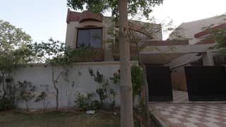 نیوی ہاؤسنگ سکیم کارساز کراچی میں 5 کمروں کا 14 مرلہ مکان 20.5 کروڑ میں برائے فروخت۔