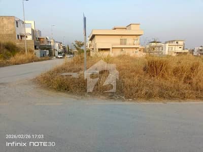 ڈی ۔ 12 اسلام آباد میں 1 کنال رہائشی پلاٹ 12.0 کروڑ میں برائے فروخت۔
